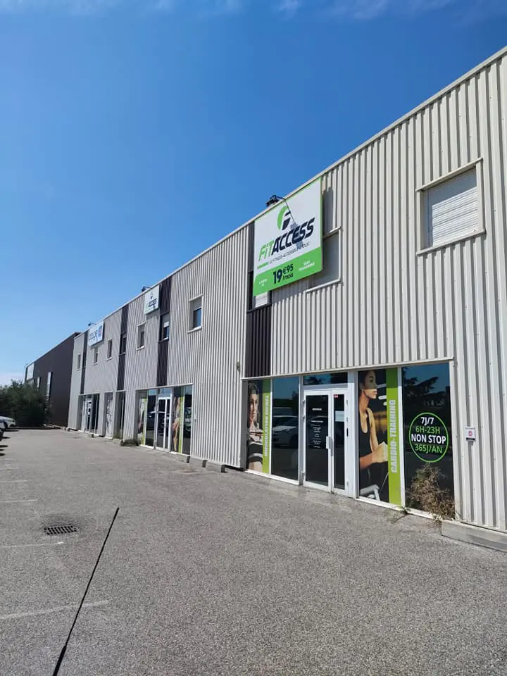 Club de sport Fitaccess à Saint-Marcel-lès-Valence avec espaces cardio training, musculation et coaching sportif.